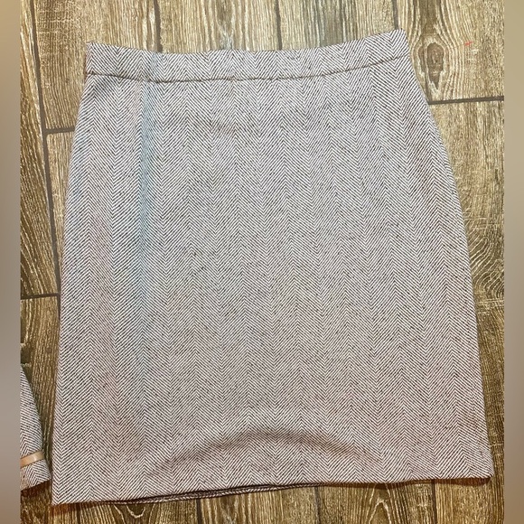 St. John Collection 3pc Leather Trimmed Pantsuit/Skirtsuit in Mocha Tweed - Picture 9 of 10